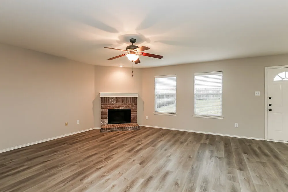 3 bed, 2.0 bath, 1765 sqft, $2,215 — Photo 3