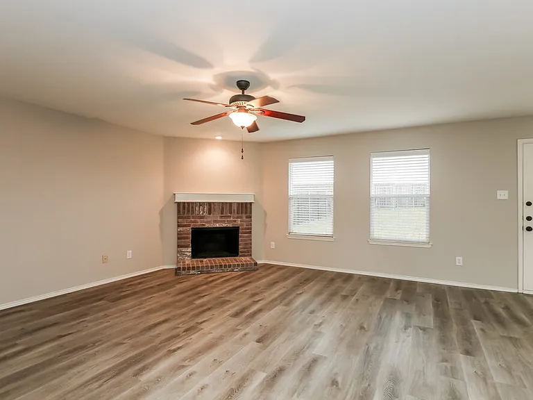 2036 Godiva St — Photo 3