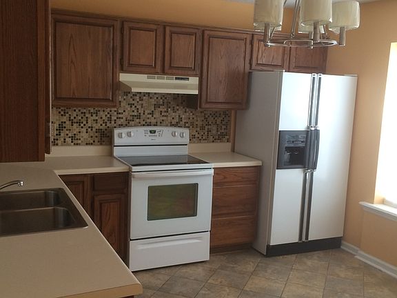 3rd image of 63 Skyway Dr