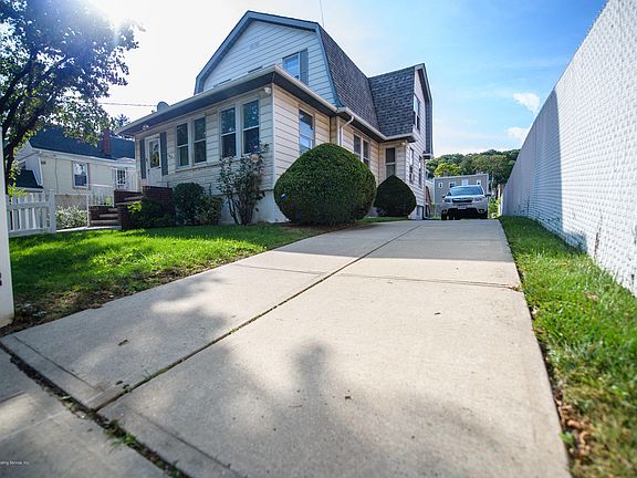 4th image of 160 Rhine Ave
