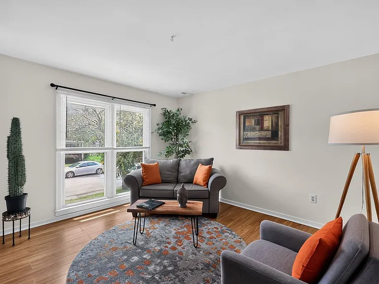 1512 Lakeview Ave — Photo 2