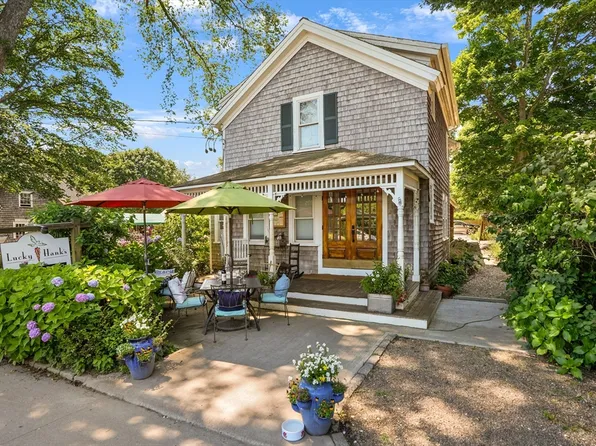 218 Upper Main St, Edgartown, MA 02539