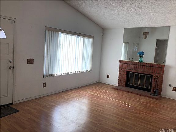 5th image of 583 Willow Pl