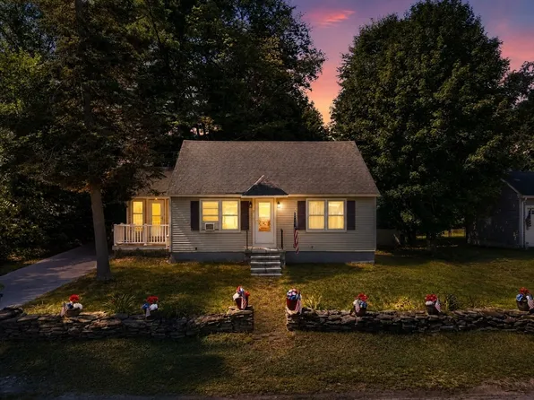 2 Hurley Ave, Dracut, MA 01826