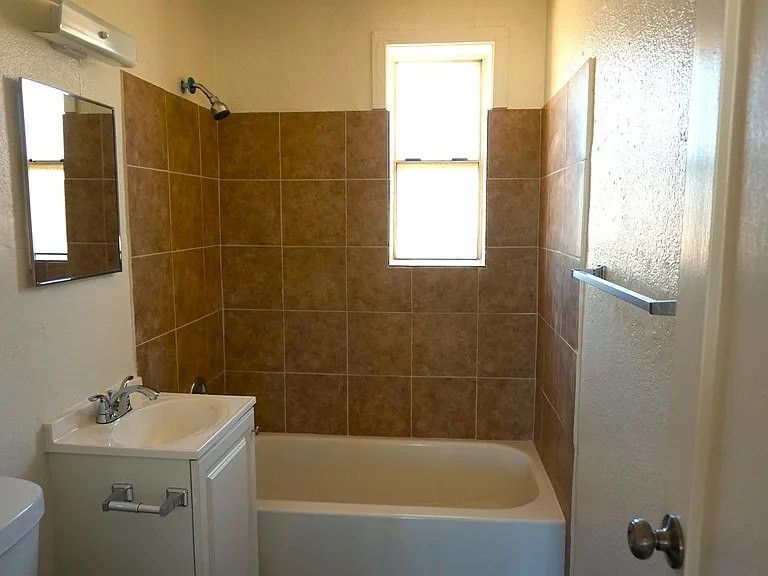 565 Graham Dr — Photo 7