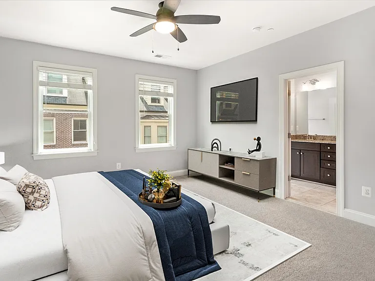 Primary Suite with En-Suite Bath (Virtual Staging)