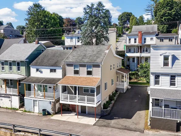 320 N Railroad St, Tamaqua, PA 18252