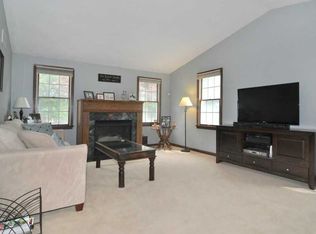 25 Cowesett Green Dr, Warwick, RI 02886