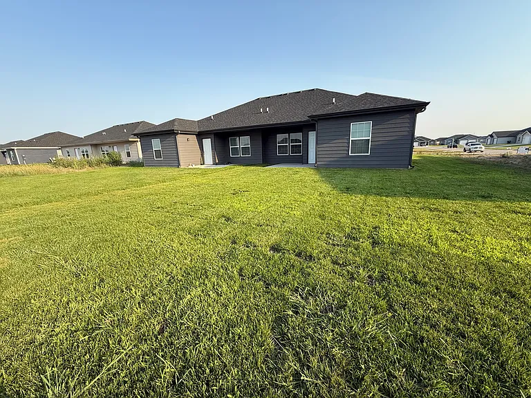 1207 Fountain Dr — Photo 12