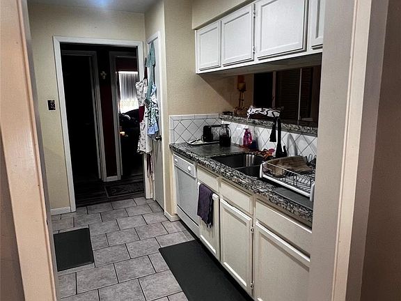 5th image of 8210 Twin Tree Ln
