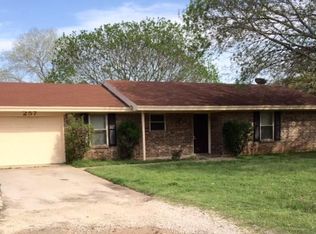 257 Rhoades St, Azle, TX 76020