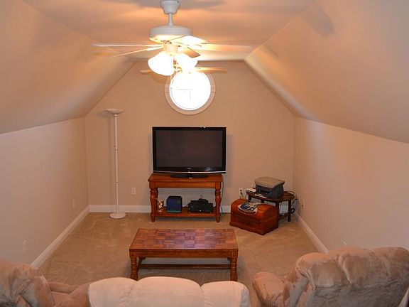 4th image of 119 Oak Lake Dr