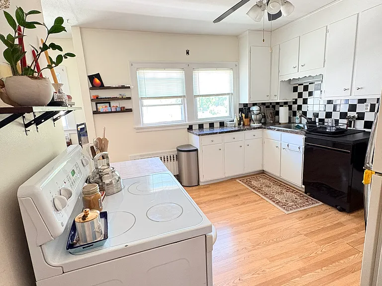94 Quaker Ln S #2 — Photo 6