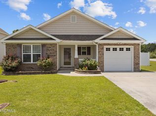 100 Falcon Landing Ct, New Bern, NC 28560