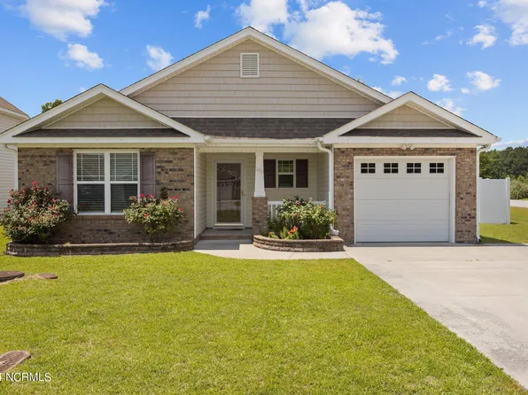 100 Falcon Landing Court, New Bern, NC 28560