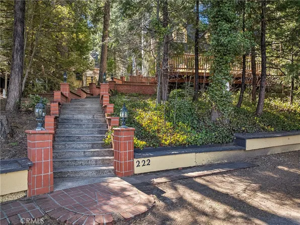 222 Holiday Dr, Lake Arrowhead, CA 92352