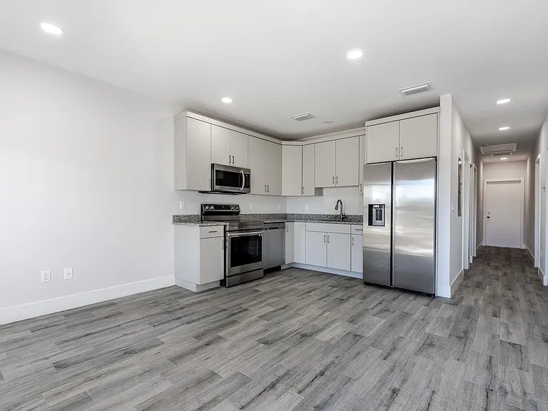 1119 Osceola Dr — Photo 7
