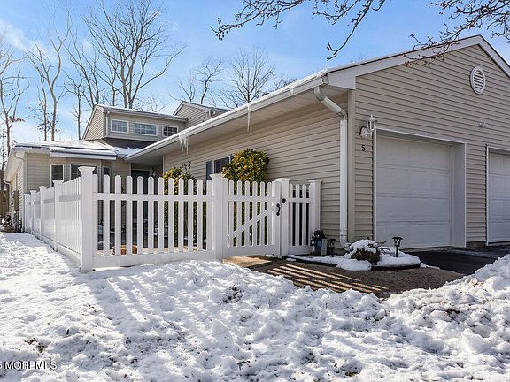 2nd image of 5 Cherrywood Circle #105