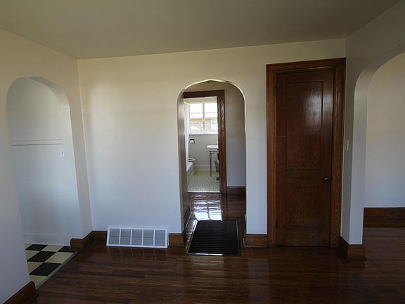 3rd image of 8115 Maryland Ave