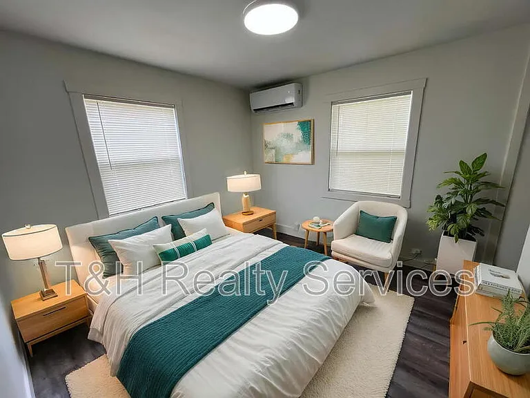 1124 S East St — Photo 11