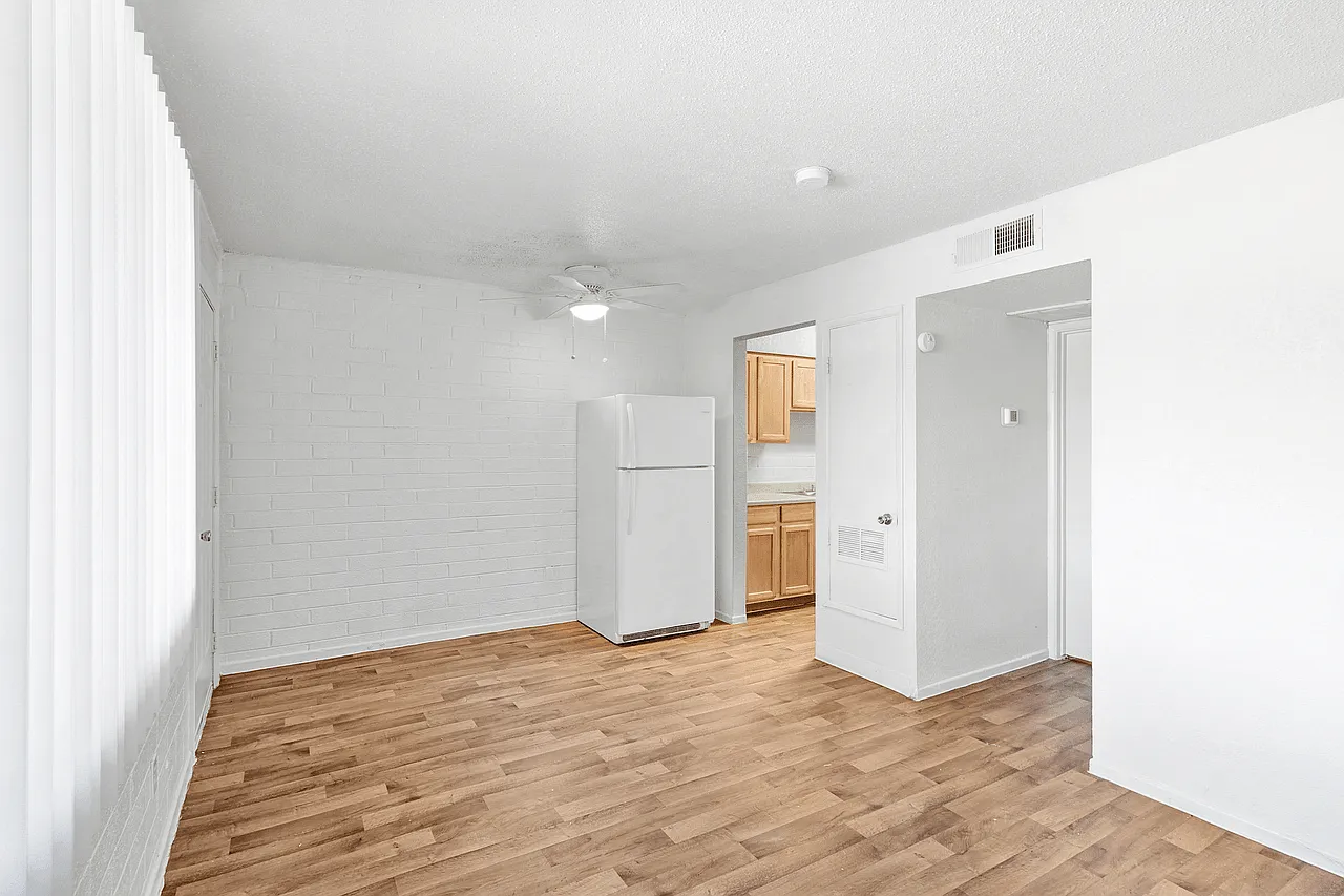 Bella Vista Apartments — Photo 4