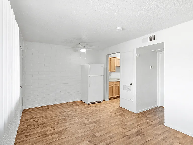 Bella Vista Apartments — Photo 4