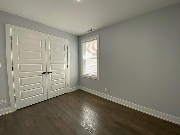 4th image of 2831 N Avers Ave #3