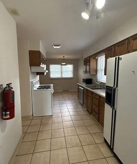 1234 W Prospect Rd — Photo 12