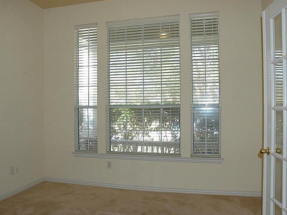 5th image of 10210 Cherry Laurel Ln