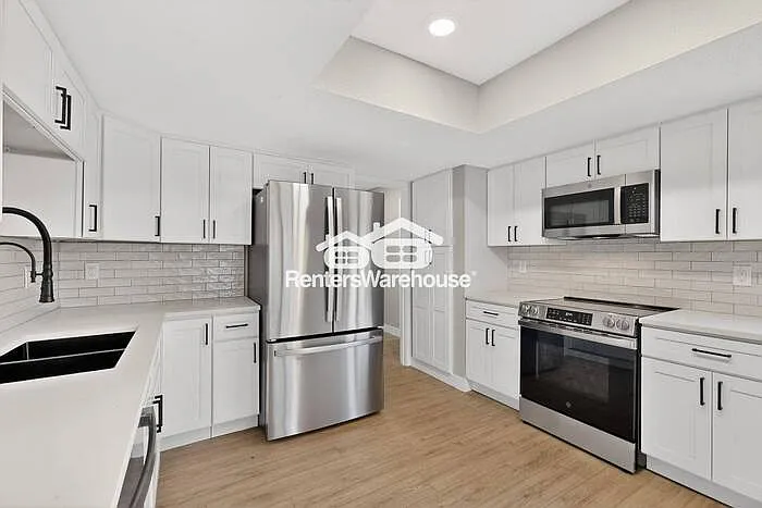 2605 Royal Oaks Dr — Photo 12