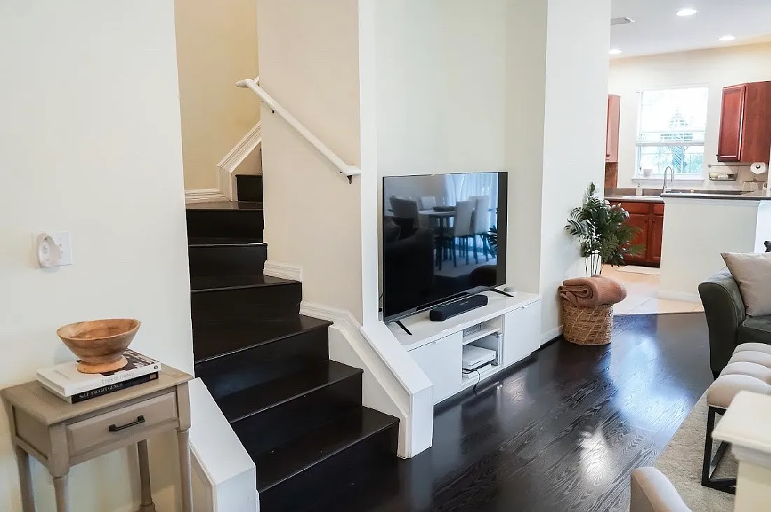 2 bed, 1260 sqft, $2,100 — Photo 3