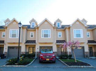 16 N Ridge Cir, East Hanover, NJ 07936