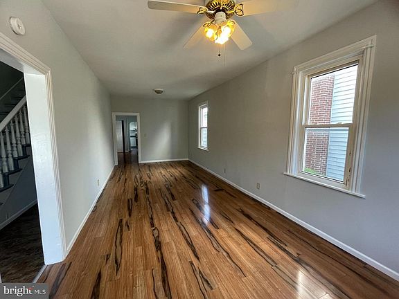 5th image of 307 Dock St