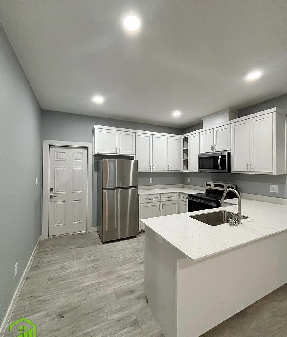 3 bed, 1026 sqft, $1,350 — Photo 2