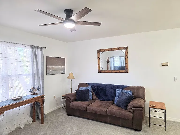 843 SE Mayo Dr — Photo 1