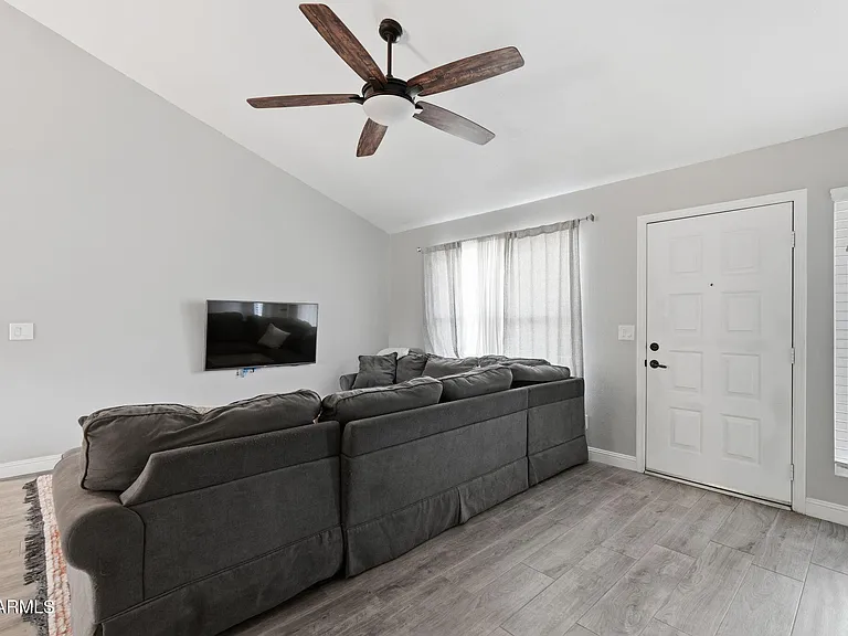1735 E Stephens Dr — Photo 7