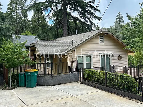 920 Hillcrest St Photo 1