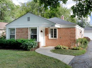 828 E Rockland Rd, Libertyville, IL 60048