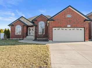 2535 Skinner St, Lasalle, ON N9H 2R6