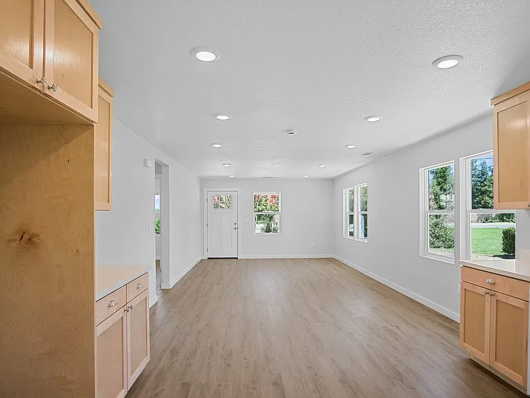 13619 Peach Ave — Photo 15