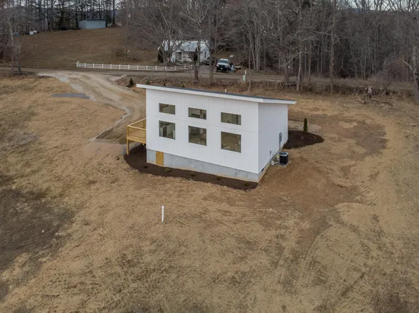 320 Grace Ln NE, Riner, VA 24149