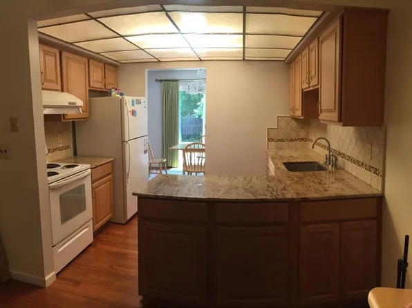 161 Stratford Ln #1, Rochester Hills, MI 48309