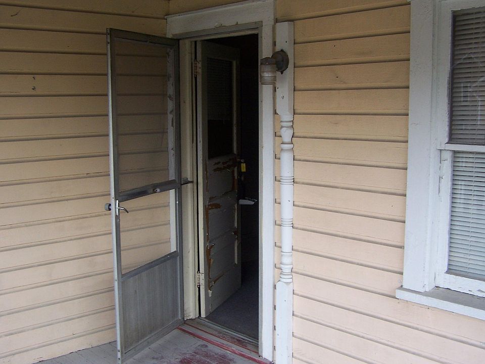1st image of 31 Oak St