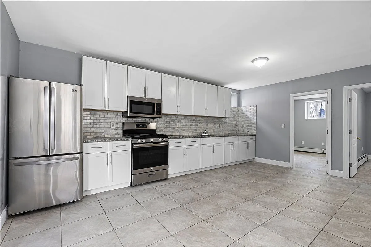 3 bed, 1260 sqft, $1,950 — Photo 2