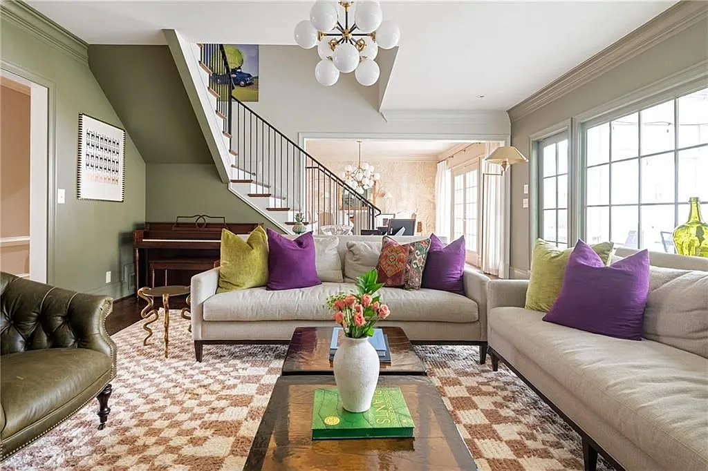 5 bed, 5.0 bath, 5700 sqft, $11,300 — Photo 1