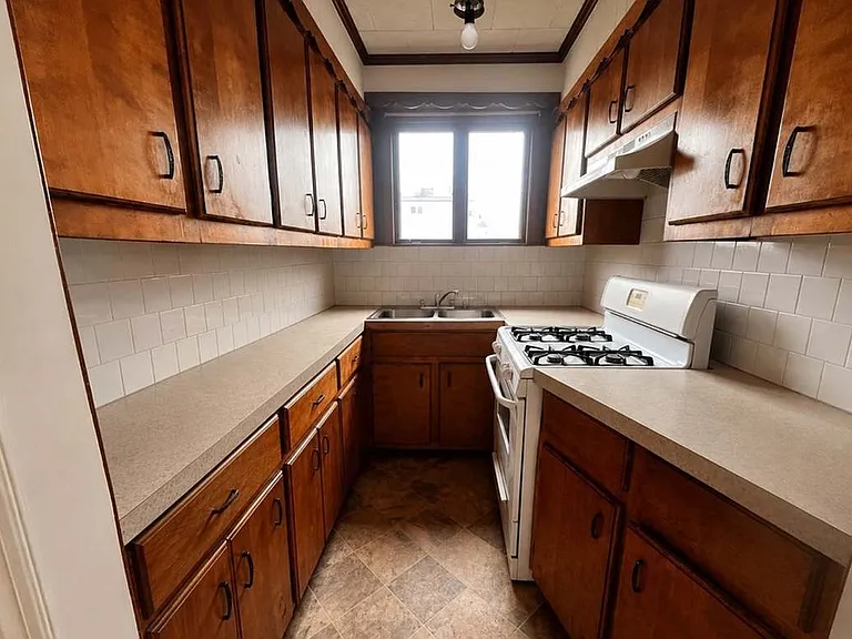 212 Brightman St #3 — Photo 9