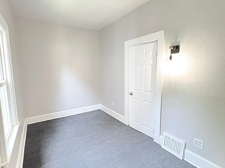 2817 N Erie St — Photo 10