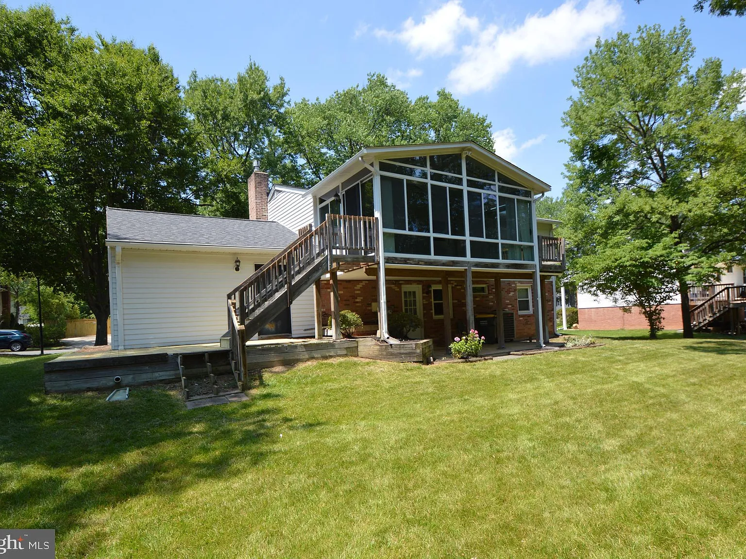 4 bed, 2.0 bath, 2000 sqft, $3,600 — Photo 2