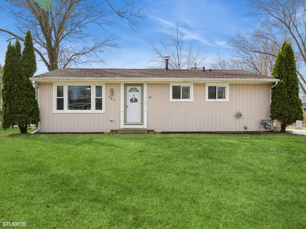 741 Jackson Ave, Carpentersville, IL 60110