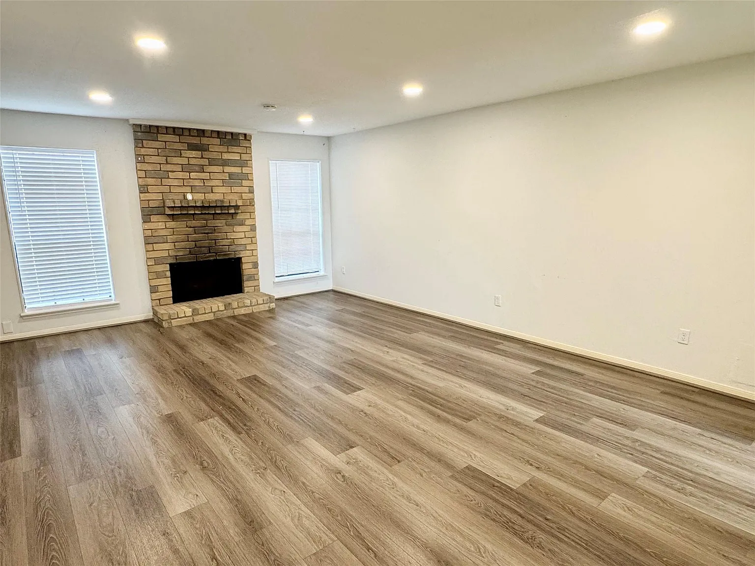 9901 Sharpcrest St — Photo 3